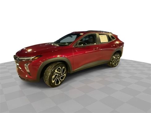 Used 2025 Chevrolet Trax RS w/ Sunroof Package image 4