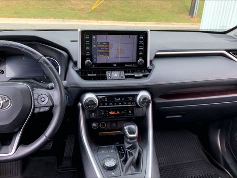Used 2020 Toyota RAV4 Limited AWD/4WD image 6