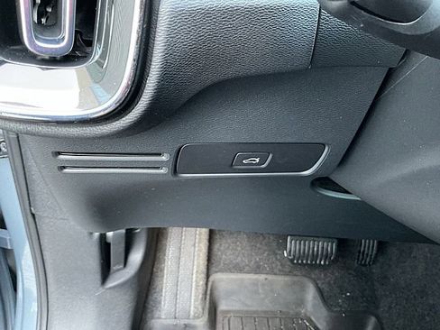 Certified 2023 Volvo C40 P8 Recharge Ultimate w/ Protection Package Premier image 22