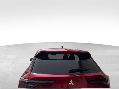 Used 2025 Mitsubishi Outlander SE FWD image 9