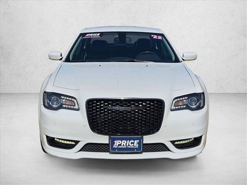 Used 2022 Chrysler 300 Touring L w/ Comfort Group RWD image 2