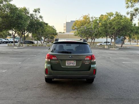Used 2014 Subaru Outback 2.5i w/ Alloy Wheel Package AWD/4WD image 4