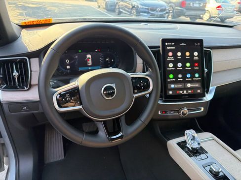 Certified 2025 Volvo XC90 B6 Plus image 26