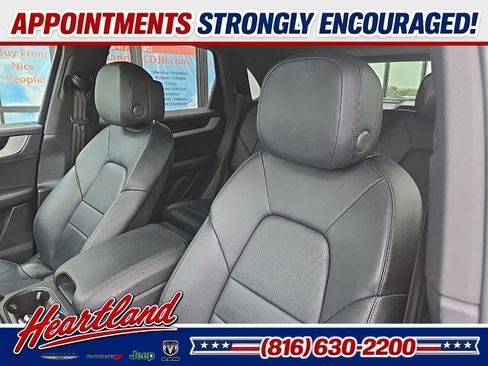 Used 2024 Porsche Cayenne w/ Premium Package AWD/4WD image 33