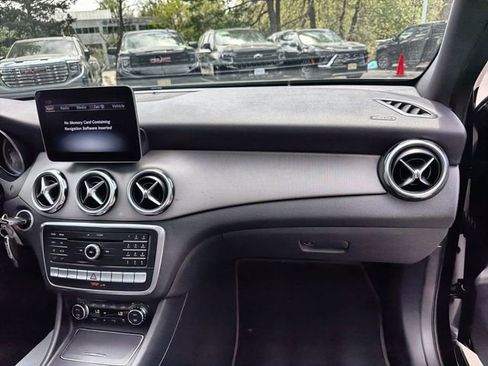 Used 2020 Mercedes-Benz GLA 250 4MATIC image 27