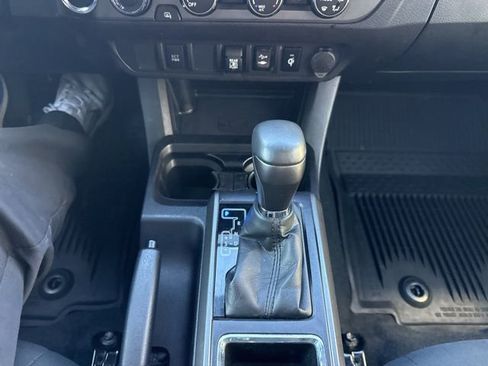 Used 2019 Toyota Tacoma TRD Off-Road image 18