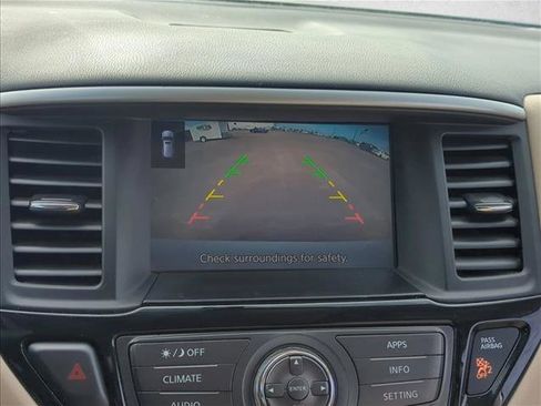 Used 2017 Nissan Pathfinder SV image 10