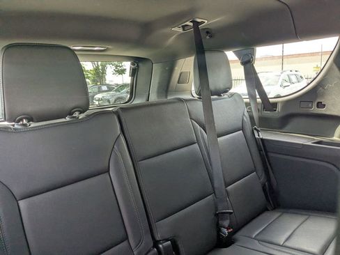 Used 2025 Chevrolet Suburban Z71 image 28