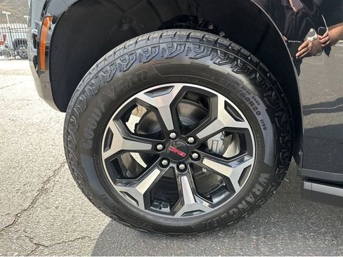 New 2026 GMC Yukon XL AT4 w/ AT4 Premium Plus Package image 17