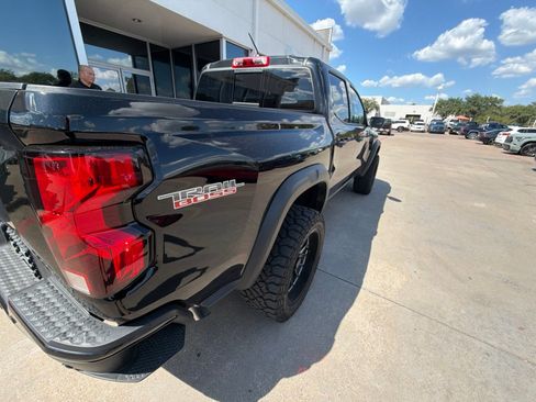 Used 2025 Chevrolet Colorado Trail Boss AWD/4WD image 5