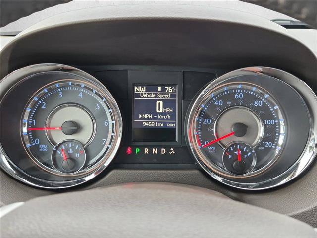 Used 2015 Chrysler Town & Country Touring FWD image 11