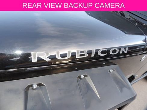 Used 2018 Jeep Wrangler Unlimited Rubicon w/ Connectivity Group image 12