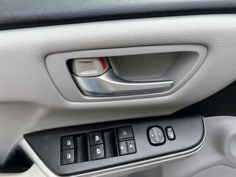 Used 2017 Toyota Camry LE w/ Moonroof Package FWD image 27