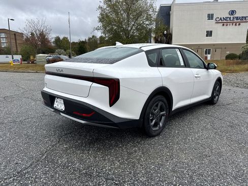 New 2025 Kia K4 LXS image 3