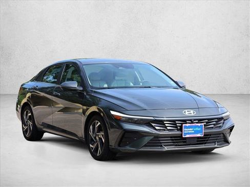 Certified 2024 Hyundai Elantra Limited FWD image 3
