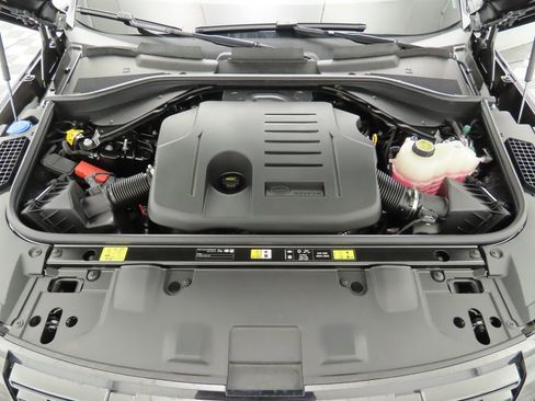 New 2026 Land Rover Range Rover SE image 28