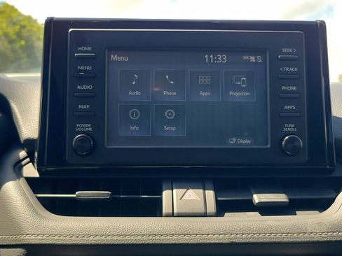 Used 2019 Toyota RAV4 LE FWD image 22