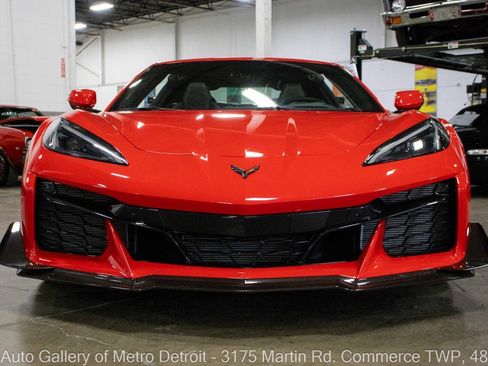 Used 2023 Chevrolet Corvette Z06 w/ Z07 Performance Package RWD image 13