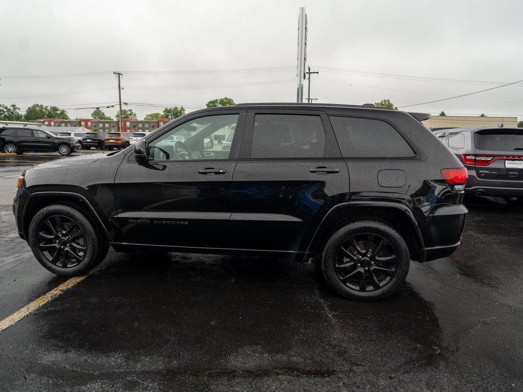 Used 2021 Jeep Grand Cherokee Laredo X AWD/4WD image 4