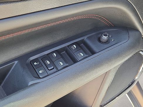 Used 2025 Jeep Compass Trailhawk AWD/4WD image 23