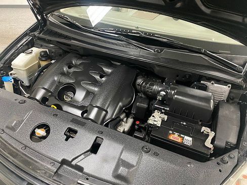 Used 2010 Kia Sedona LX image 17