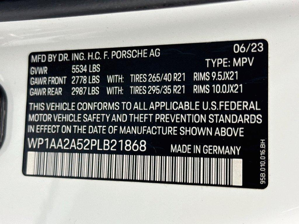 Used 2023 Porsche Macan AWD/4WD image 34
