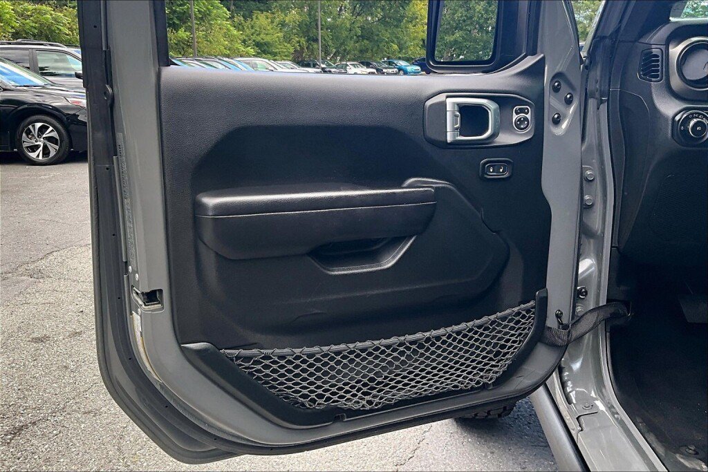 Used 2019 Jeep Wrangler Sport AWD/4WD image 12