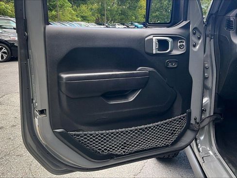Used 2019 Jeep Wrangler Sport AWD/4WD image 12
