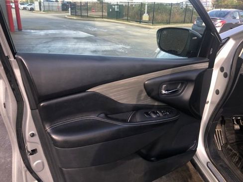 Used 2018 Nissan Murano SV image 21