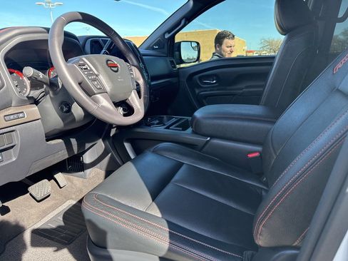 Used 2020 Nissan Titan PRO-4X w/ Pro-4x Convenience Package image 13