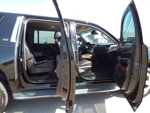 Used 2015 Chevrolet Suburban LTZ RWD image 32