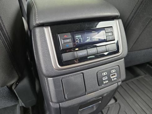 Used 2025 Subaru Ascent Premium w/ Premium Package AWD/4WD image 27