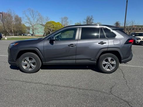Used 2022 Toyota RAV4 XLE w/ Convenience Package image 4