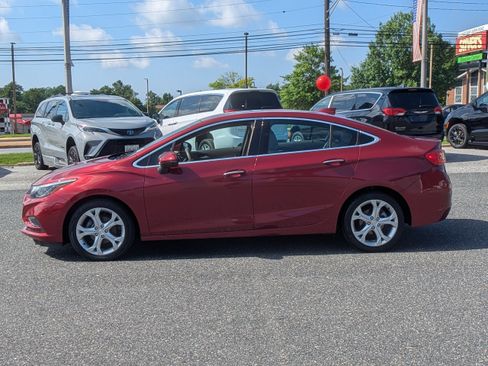 Used 2018 Chevrolet Cruze Premier FWD image 5