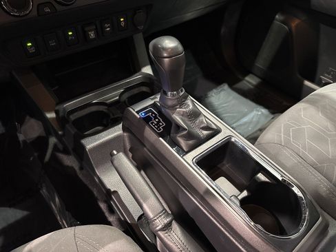 Used 2019 Toyota Tacoma TRD Sport image 17