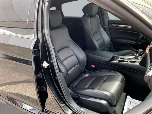 Used 2019 Honda Accord Sport image 9