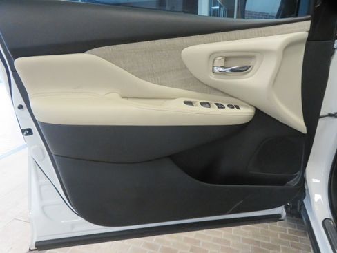 Used 2020 Nissan Murano SV w/ Cargo Package FWD image 13