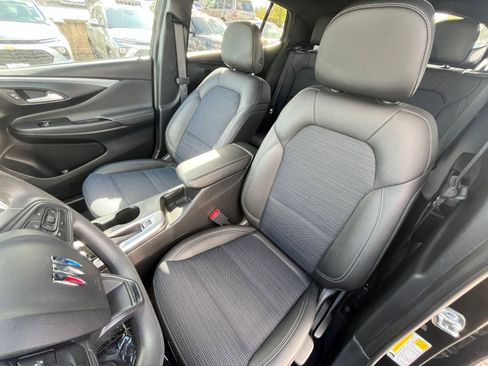 Used 2025 Buick Envista Preferred image 35