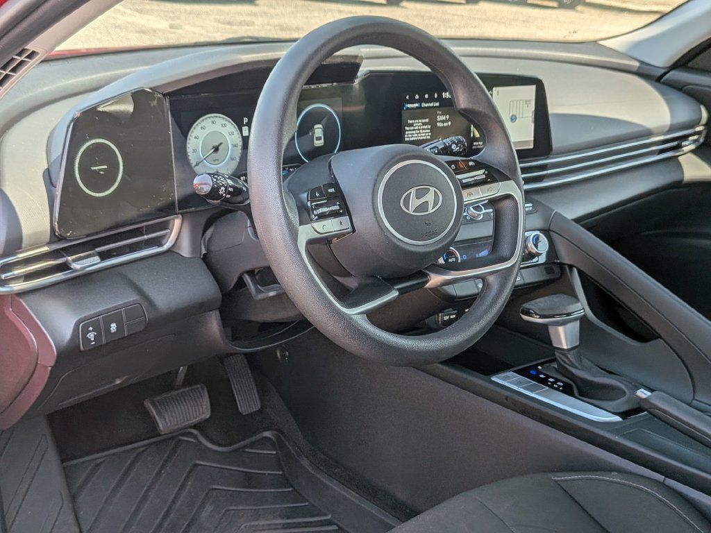 Used 2024 Hyundai Elantra SEL FWD image 36