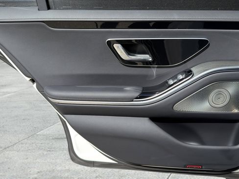 Used 2022 Mercedes-Benz S 500 4MATIC w/ AMG Line Package image 27