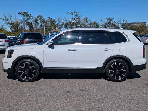 Used 2024 Kia Telluride SX Prestige w/ Towing Package image 2
