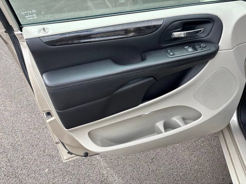 Used 2013 Dodge Grand Caravan SE FWD image 17