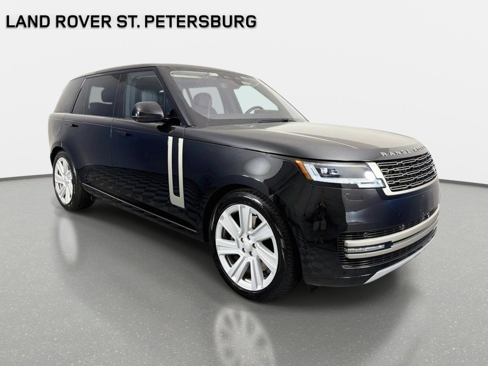 Used 2023 Land Rover Range Rover Long Wheelbase SE AWD/4WD image 3