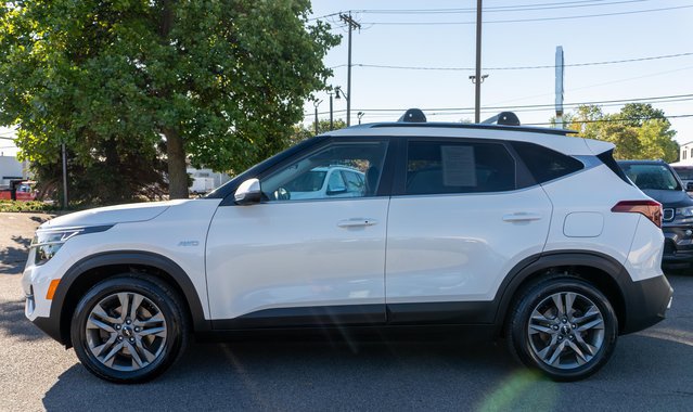 Used 2023 Kia Seltos S w/ Navigation Package AWD/4WD image 9