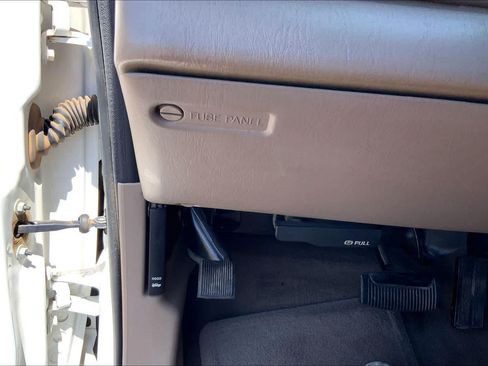 Used 2004 Ford F250 XL RWD image 35