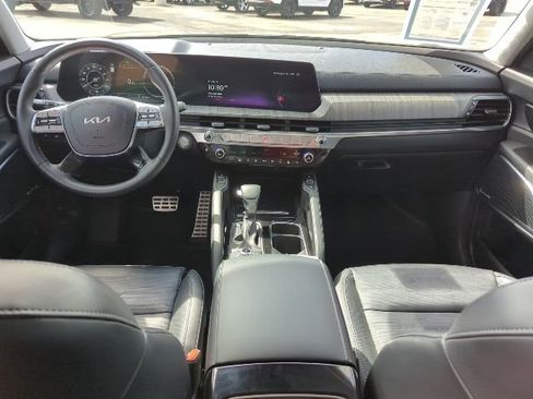 Used 2024 Kia Telluride SX Prestige w/ Towing Package image 7