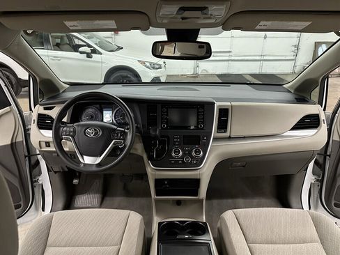 Used 2020 Toyota Sienna LE image 19