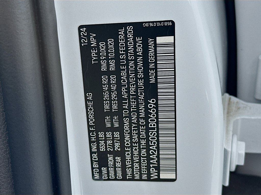 Certified 2025 Porsche Macan AWD/4WD image 35