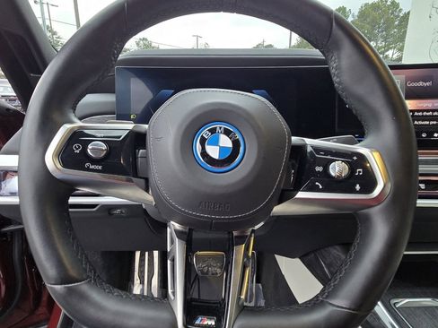 Used 2023 BMW i7 xDrive60 image 23