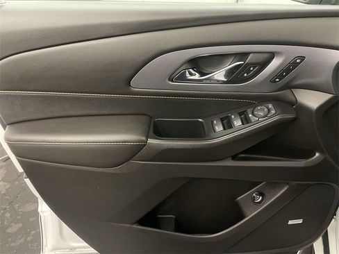 Used 2021 Chevrolet Traverse Premier image 16